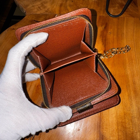 Louis Vuitton monogram, vintage compact, snap brown wallet - Picture 12 of 17